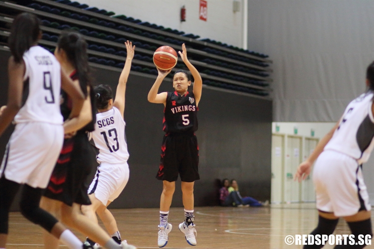 Joli Kweh (#5) rises over the defense for a jumper. (Photo © Chan Hua Zheng/Red Sports)