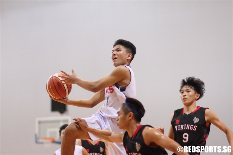 Nicholas Peh (US #7) rises for a lay-up in the lane against North Vista. (Photo 5 © Dylan Chua/Red Sports)