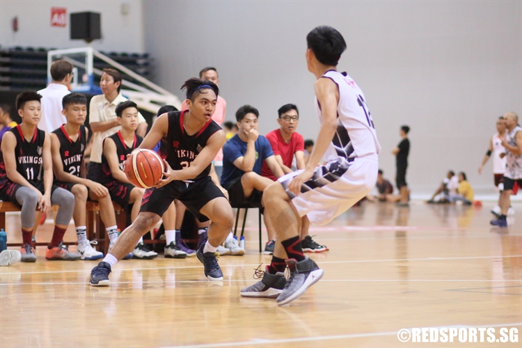 Reuben David (NV #30) looks to attack his defender in the front court. (Photo 11 © Dylan Chua/Red Sports)