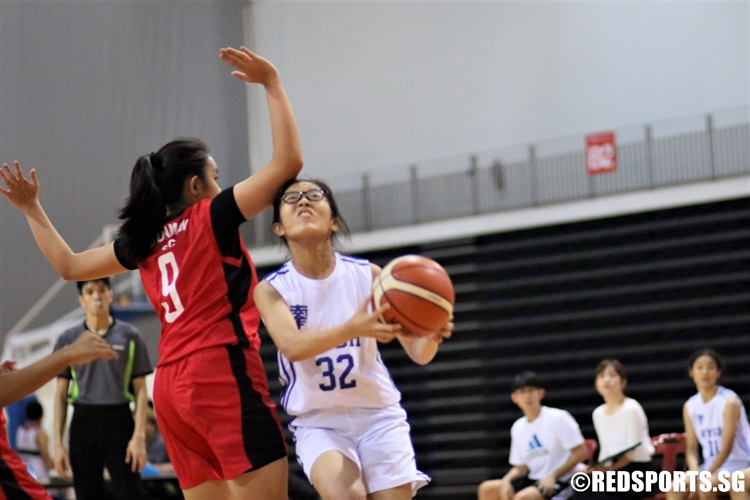 Low Ying Hui (NYG #32) takes aim for two. (Photo 9 © Dylan Chua/Red Sports)