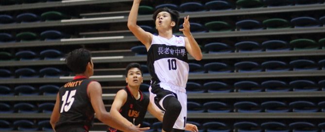 Tang Kah Wai (PHS #10) attempts a floater over the defense. He poured in a game-high 27 points in the victory. (Photo © Chan Hua Zheng/Red Sports)