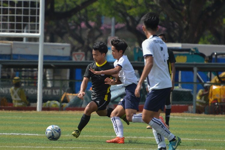 Renaldy Putra (QTSS #11) causing problems for the HIHS defenders as he dribbles past them. (Photo 14 © REDintern Nathiyaah Sakhimogan)