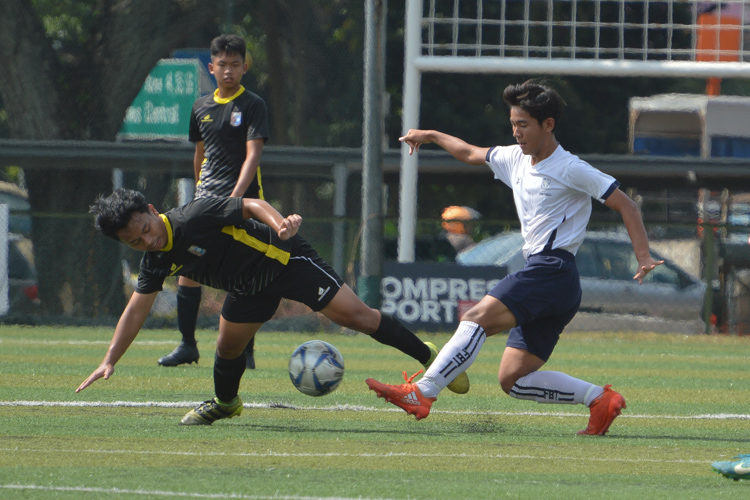 Daryl Lim (HIHS #5) tackles and wins back possesion off the QTSS attacker. (Photo 15 © REDintern Nathiyaah Sakhimogan)