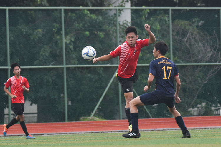 Brandon Ng (PJC #7) making a header during the match. (Photo © Stefanus Ian/Red Sports)