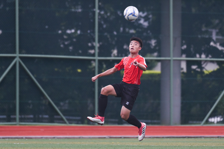 Player from Pioneer JC looking to control the ball. (Photo © Stefanus Ian/Red Sports)