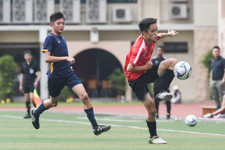 Nigel Cheong (PJC #9) controlling the ball down the wings. (Photo © Stefanus Ian/Red Sports)