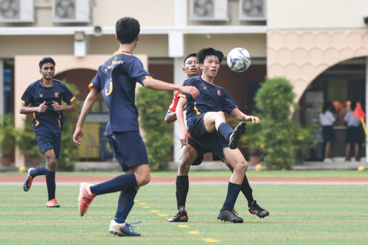 Brandon Thio (ACSI #17) controlling the ball during the match. (Photo © Stefanus Ian/Red Sports)
