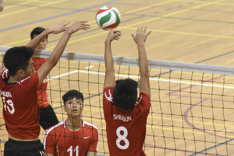 Zhang Zhen Hao (DMN #11) looking at the ball during the match. (Photo © Stefanus Ian/Red Sports)