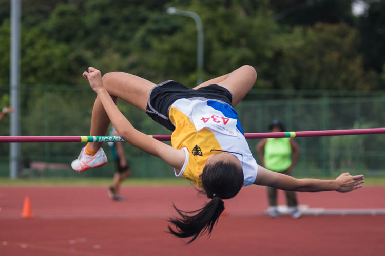 Hu Tianqi (#434) of Nanyang Girls' High School took the champion title with a jump of 1.52m at the B Division Girls High Jump event. (Photo   © Lee Yu En/Red Sports)