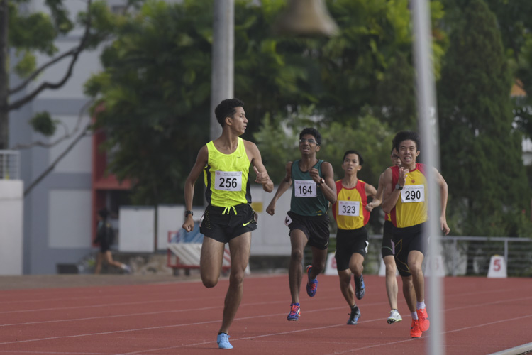Syed Hussein Aljunied (#256) of Victoria Junior College looking back during his race as HCI's Ethan Yan (#290) and Nedunchezian Selvageethan of RI (#164) try to chase him down during the A Division boys’ 1500m race (Photo © Stefanus Ian).