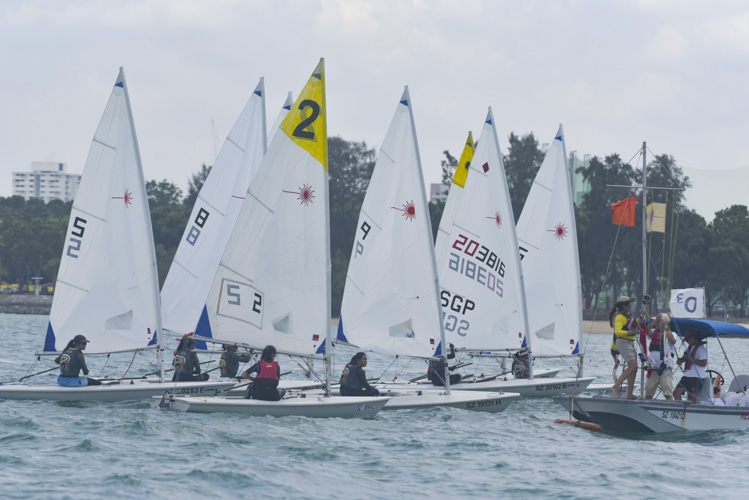 The A Division Girls sailors lining up as they are about to start one of their seven races. (Photo 4 © Stefanus Ian/Red Sports)