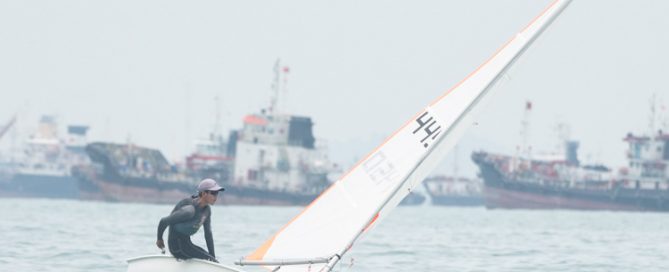 Lee Wonn Kye of Raffles Institution (#4450) came in first with a score of 10 points in the B Division Boys' Bytes Sailing Championships. (Photo 1 © Stefanus Ian/Red Sports)