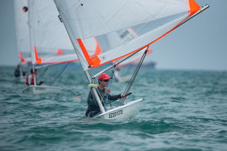 Brandon Chia of Raffles Institution (#4449) came in third with a score of 23 points in the B Division Boys' Bytes Sailing Championships. (Photo  © Stefanus Ian/Red Sports)