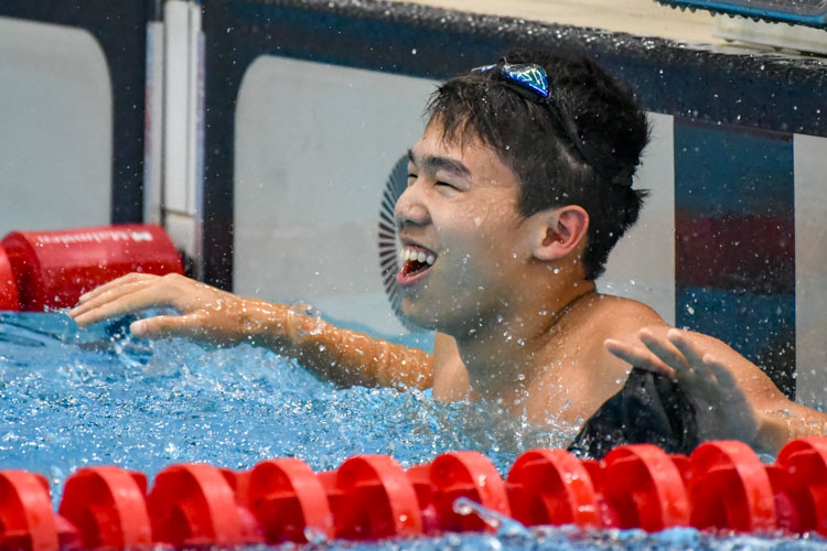 Jonathan Tan celebrating after coming in first in the 50m Freestyle B Division Boys race with a time of 22.67s to break the meet record. (Photo © Stefanus Ian/Red Sports)