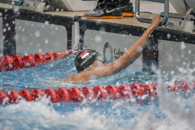 Jonathan Tan came in first in the 50m Freestyle B Division Boys race with a time of 22.67s to break the meet record. (Photo © Stefanus Ian/Red Sports)