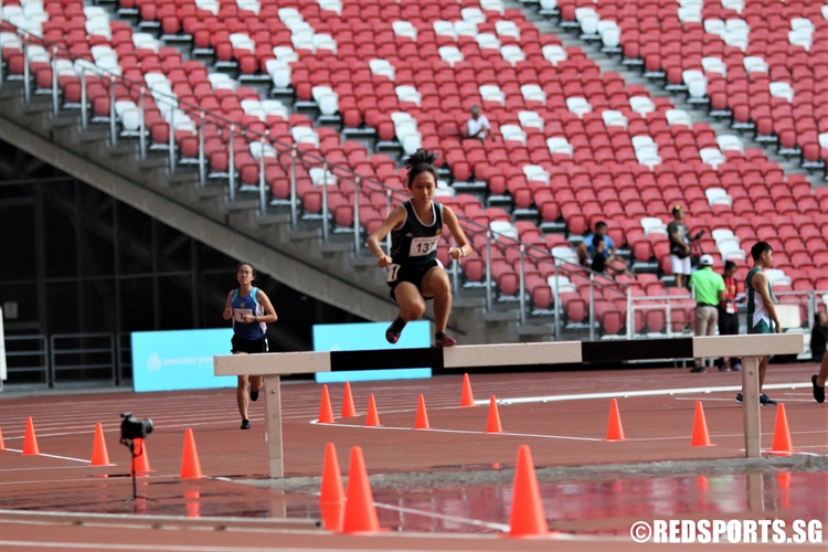 Rebecca Yeo (#137) of Raffles Institution clears the hurdle. (Photo  © Chan Hua Zheng/Red Sports)