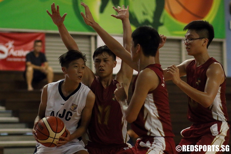 Tanner Lie (ACJC #4) encounters three defenders on a drive to the paint. (Photo 6 © Dylan Chua/Red Sports)