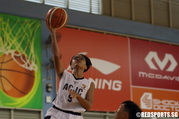 Kenneth Kiang (ACJC #9)goes for a lay-up in transition. (Photo 4 © Dylan Chua/Red Sports)