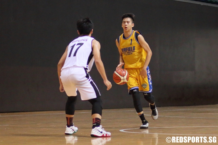 Chiam Ming Yao (FMS #1) brings the ball up-court on offense. He finished with 16 points. (Photo  © Chan Hua Zheng/Red Sports)