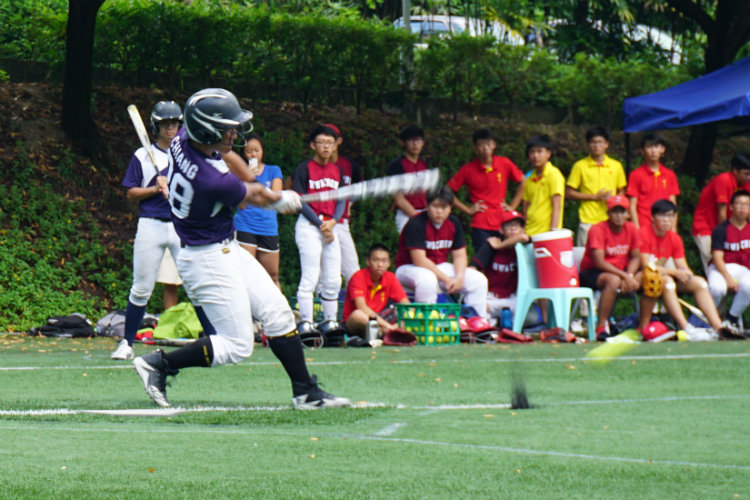 Chiang (ACS(I) #28) hitting to shortstop. (Photo 11 © REDintern Pang Chin Yee) 