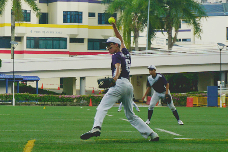 Calvin (ACS(I) #06) pitching in the strikes. (Photo 4 © REDintern Pang Chin Yee) 
