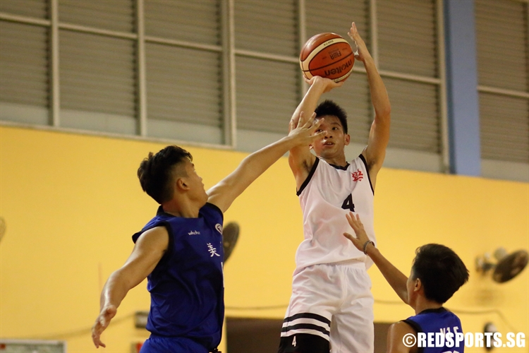 Chua Qi Wei (HCI #4) pulls up for a jumper against MJC on his way to an 11-point performance. (Photo 2 © Dylan Chua/Red Sports)