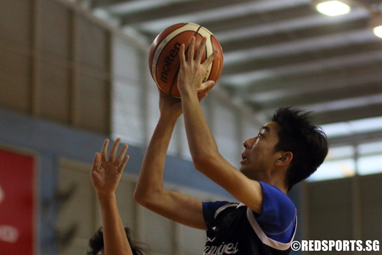 Reily Lim (TPJC #15) elevates for a lay-up. (Photo 5 © Dylan Chua/Red Sports)