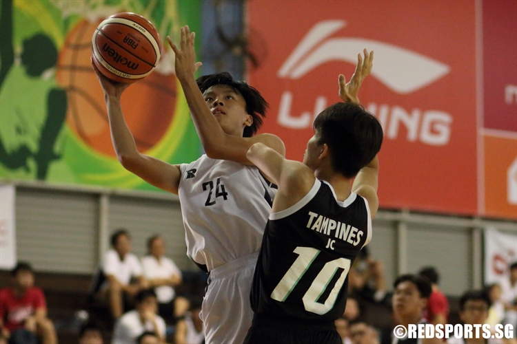 Jerome Soh (IYJC #24) rises for a lay-up on his way to a game-high 11 points. (Photo 1 © Dylan Chua/Red Sports)