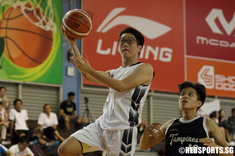 Lau Ming Han (IYJC #2) rises high for a lay-up on the break. (Photo 3 © Dylan Chua/Red Sports)
