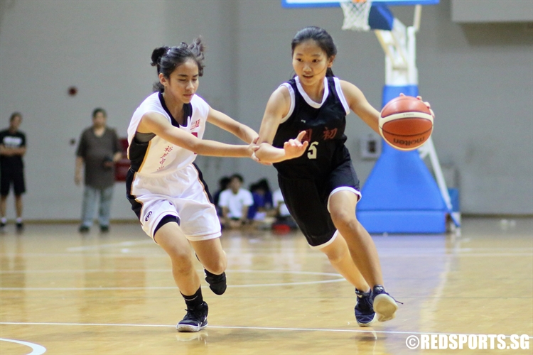 Agnes Lee (NJC#5) beats her defender on a drive to the basket. The guard had 10 points in the game. (Photo 3 © Dylan Chua/Red Sports)