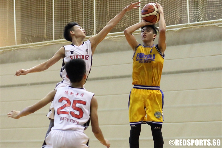 Chiam Ming Yao (FMS #1) pulls up for a jumper against North Vista. (Photo 7 © Dylan Chua/Red Sports)