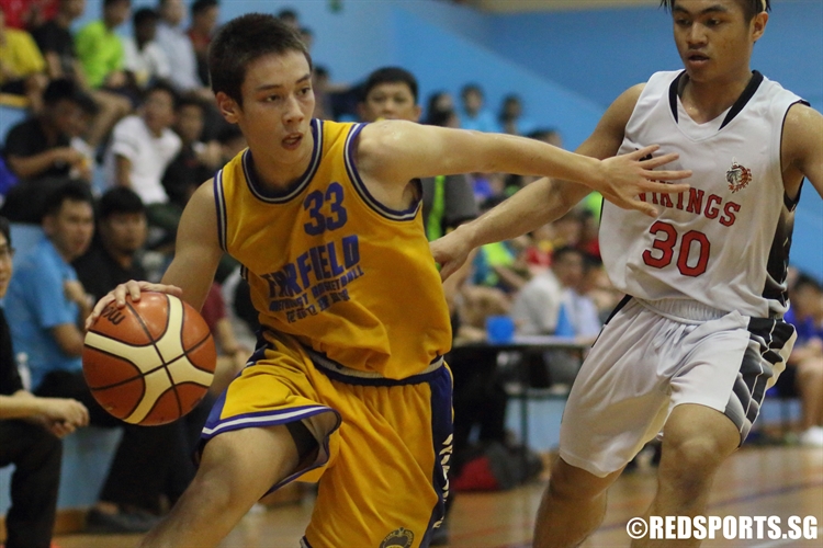 Jeremy Graves (FMS #33) beats his defender to a drive to to the basket. (Photo 11 © Dylan Chua/Red Sports)