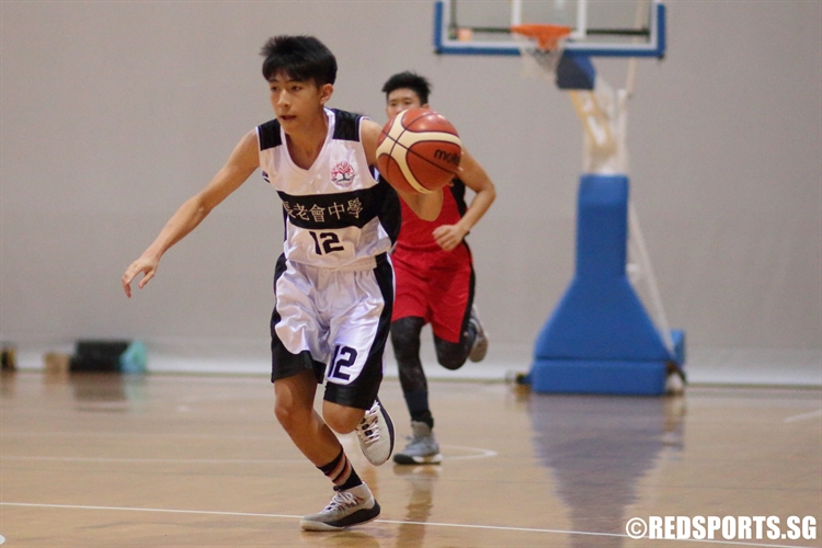 Foo Yong Ming (PHS #12) drives through the defense on a fast-break. (Photo  © Chan Hua Zheng/Red Sports)