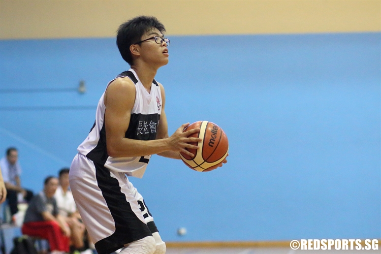 Aaron Chaw (PHS #26) takes aim for a corner three. (Photo © Chan Hua Zheng/Red Sports)