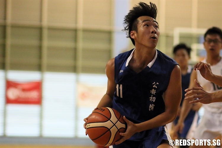 Jay Edward Goh (CJC #11) drives strong to the hoop in transition. (Photo © Chan Hua Zheng/Red Sports)