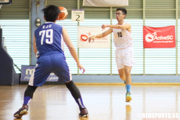 Ivan Tan (RVHS #10) directs the offense as he brings the ball up-court. (Photo  © Chan Hua Zheng/Red Sports)