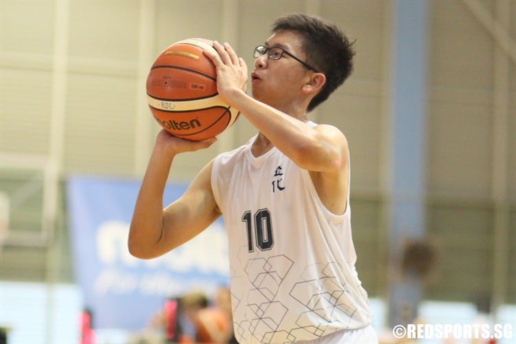 Ivan Tan (RVHS #10) pulls up for a shot. (Photo 16 © Chan Hua Zheng/Red Sports)