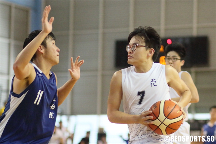 Leonard Sim (RVHS #7) drives through the defense. (Photo  © Chan Hua Zheng/Red Sports)
