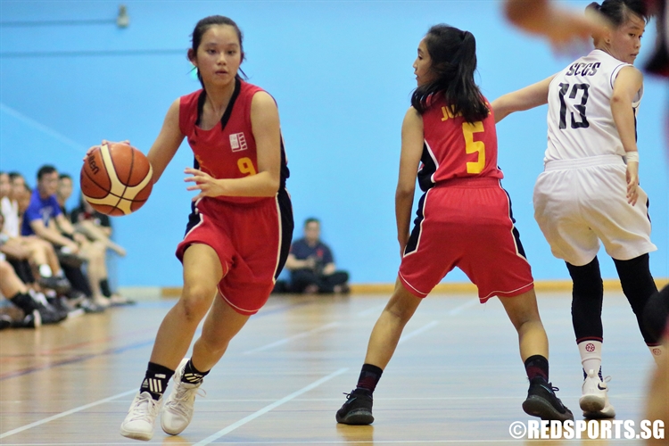 Koh Yu Qian (Jurong #9) looks to drive to the basket against SCGS. (Photo 12 © Dylan Chua/Red Sports)