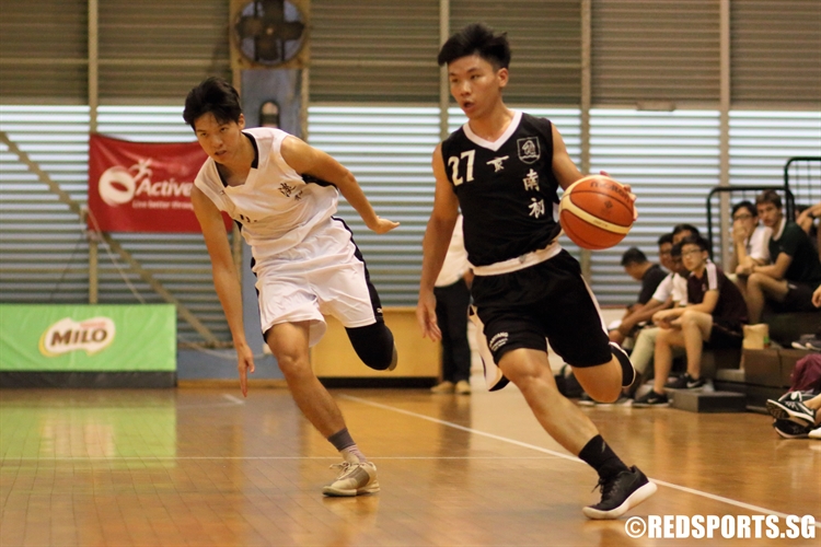 Nicholas Quah (NYJC #27) blows by his defender on a drive to the hoop. (Photo  © Chan Hua Zheng/Red Sports)