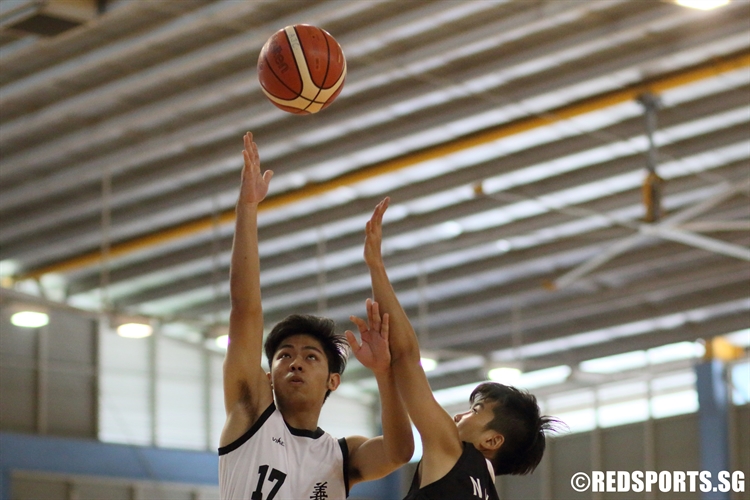 YJC #17 lays the ball up.(Photo 2 © Dylan Chua/Red Sports)
