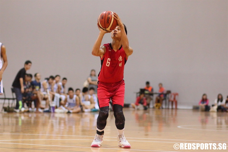 Guo Zhi Wei (DMN #6) aims as he lines up a free-throw. (Photo © Chan Hua Zheng/Red Sports)