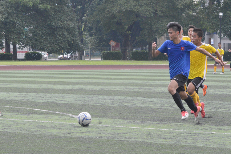 Wei Yang (NYJC #11) times his run to receive the ball from his teammate. (Photo 12 © REDintern Nathiyaah Sakthimogan)