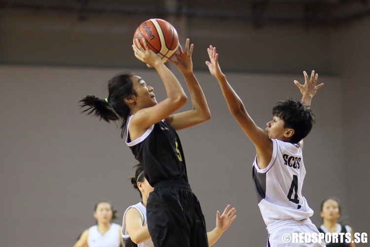 Nur Afiyah (YTS #5) rises for a lay-up over her defender. (Photo © Chan Hua Zheng/Red Sports)