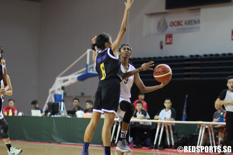 Crystal Nathasha (SCGS #9) goes up strong on a fast-break lay-up. (Photo © Chan Hua Zheng/Red Sports)