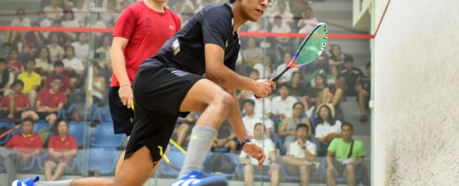Rau Rutvik Bairavarasu of RI in action during his match against HCI’s Wong Zhen Xuan. (Photo © Stefanus Ian/Red Sports)