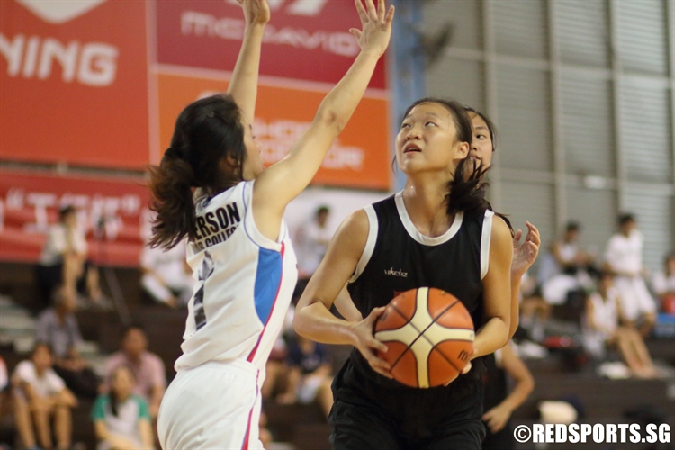 Vicky Chung (NJC #4) looks to score in the paint. (Photo 2 © Dylan Chua/Red Sports)