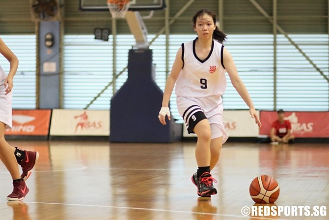 Tan Li Qi (HCI #9) controls the ball in the front court against VJC. (Photo 10 © Dylan Chua/Red Sports)