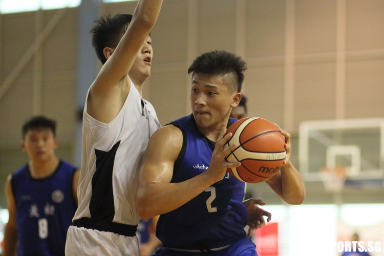 Dorian Chin (MJC #2) looks to score in the paint. (Photo 7 © Dylan Chua/Red Sports)