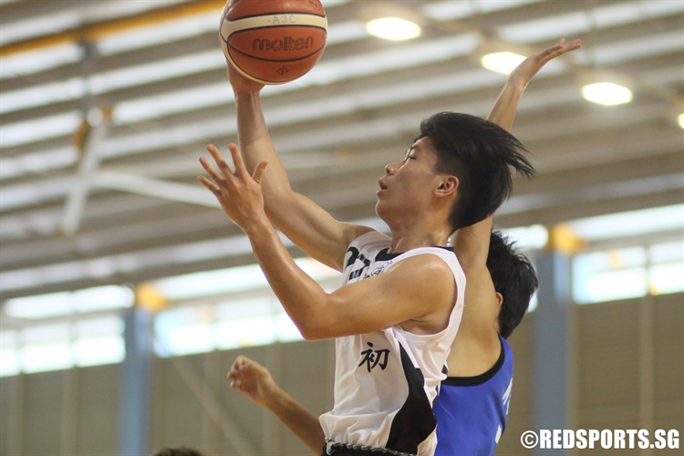Nicholas Quah (NYJC #27) attacks the basket in transition. (Photo 8 © Dylan Chua/Red Sports)
